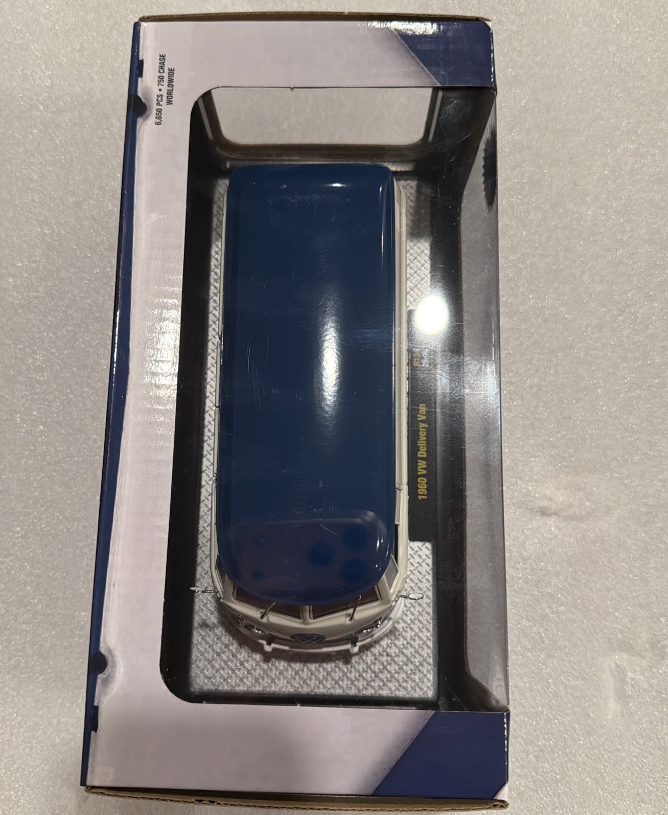 M2 Machines 1960 Volkswagen VW Delivery Van Diecast Collectible