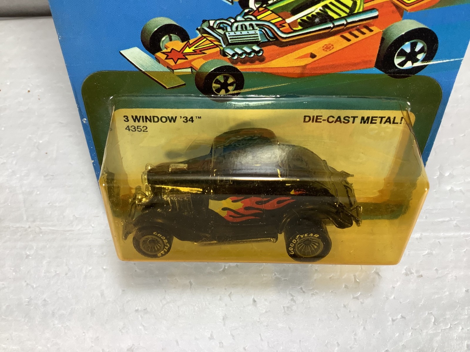 Vintage 1982 Hot Wheels Real Riders Black 3WINDOW 34 HiRakers GREY HUBS ON CARD