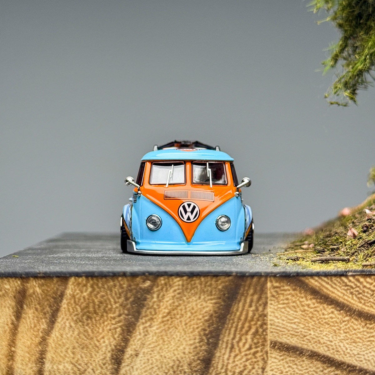 1:64 Gulf Livery T1 Bus Lowrider Diecast Alloy Collectible Van
