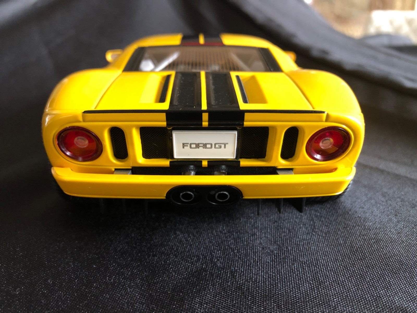 AUTO art Millennium 2004 Ford GT Yellow w/Black Stripes *NIB* 1:18