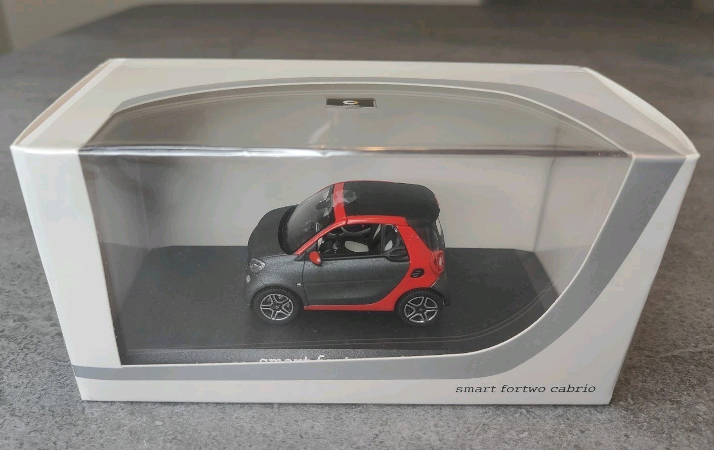 Norev Smart Fortwo Cabrio titania grey/red 1:43