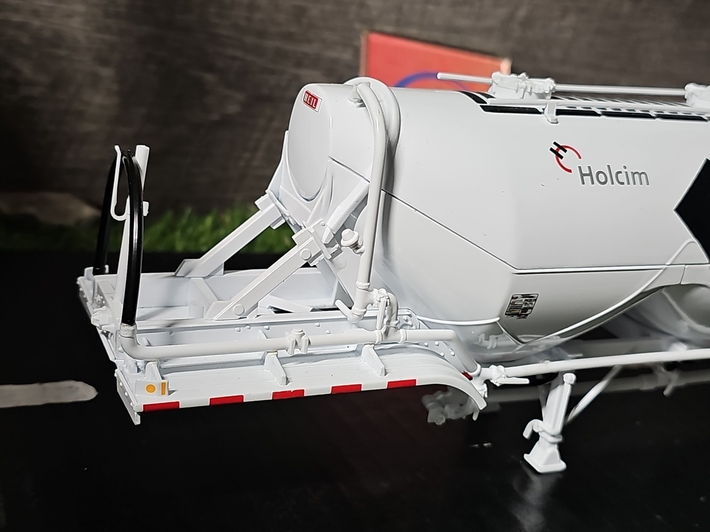 First Gear Holcim Dry Bulk Tanker Truck 1:34 Scale Diecast Truck/Trailer NO BOX