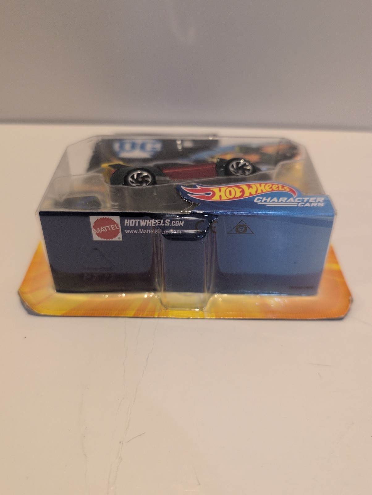 Hot Wheels Character Cars DC ROBIN 2.0T FIRST APPEARENCE FLH30