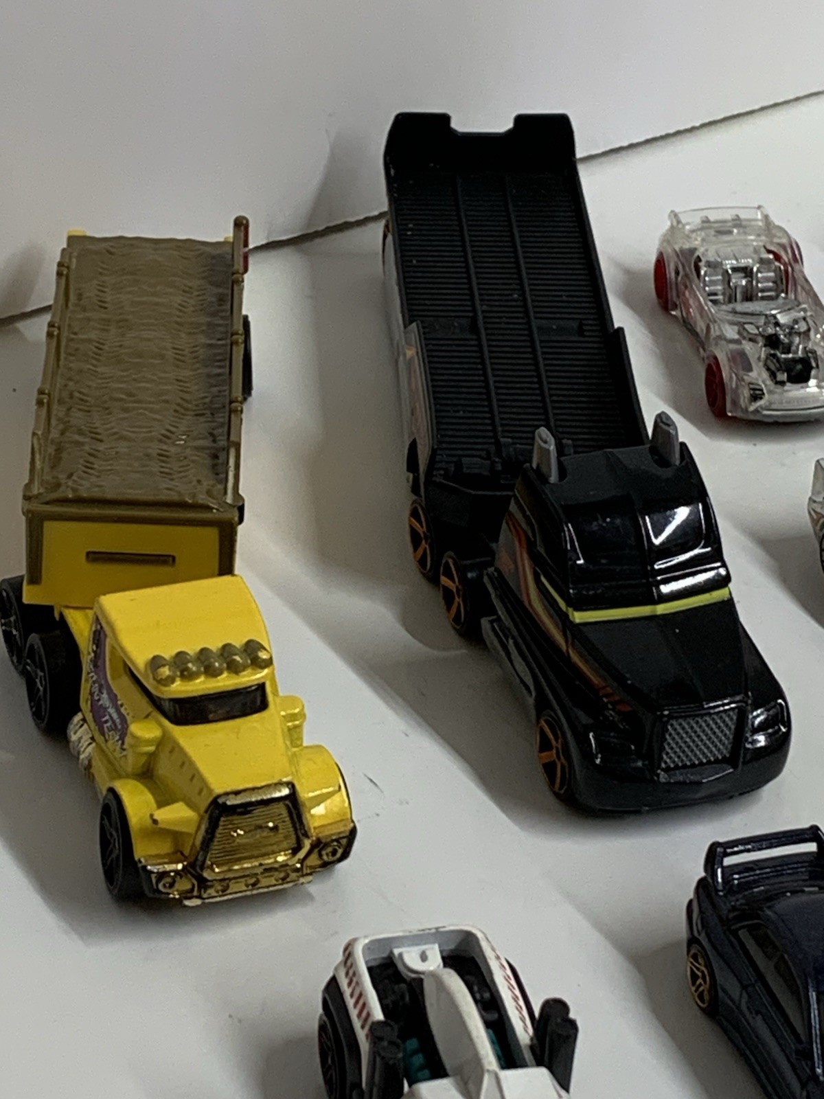 Lot Of 10 Toy Cars Die-cast And Plastic Hot wheels And Other Brands Preowned.