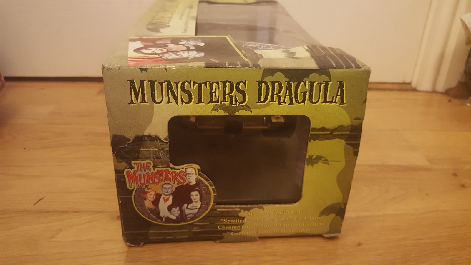 joyride munsters dragula 33266 1/18 diecast movie coffin dragster car boxed