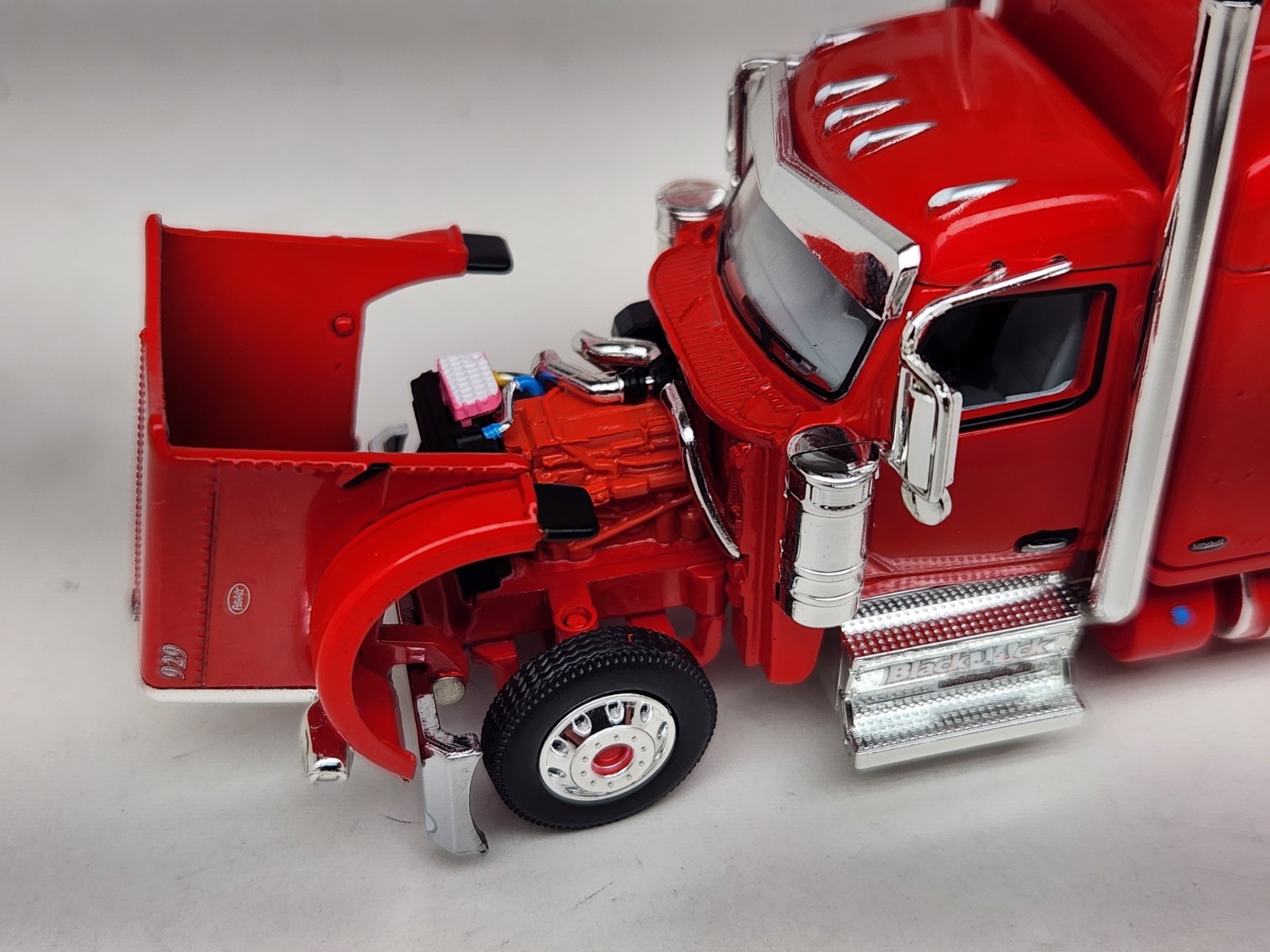 1/64 New DCP Red 589 Peterbilt 70″ Midroof Sleeper Blackjack