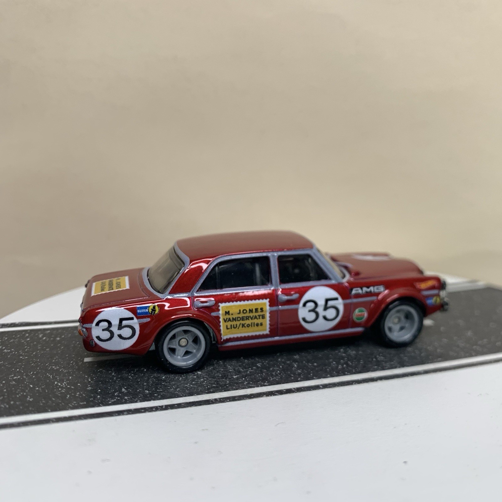 Hot Wheels Premium Deutschland Design Mercedes-Benz 300 SEL 6.8 Red w/RR 1:64 NM