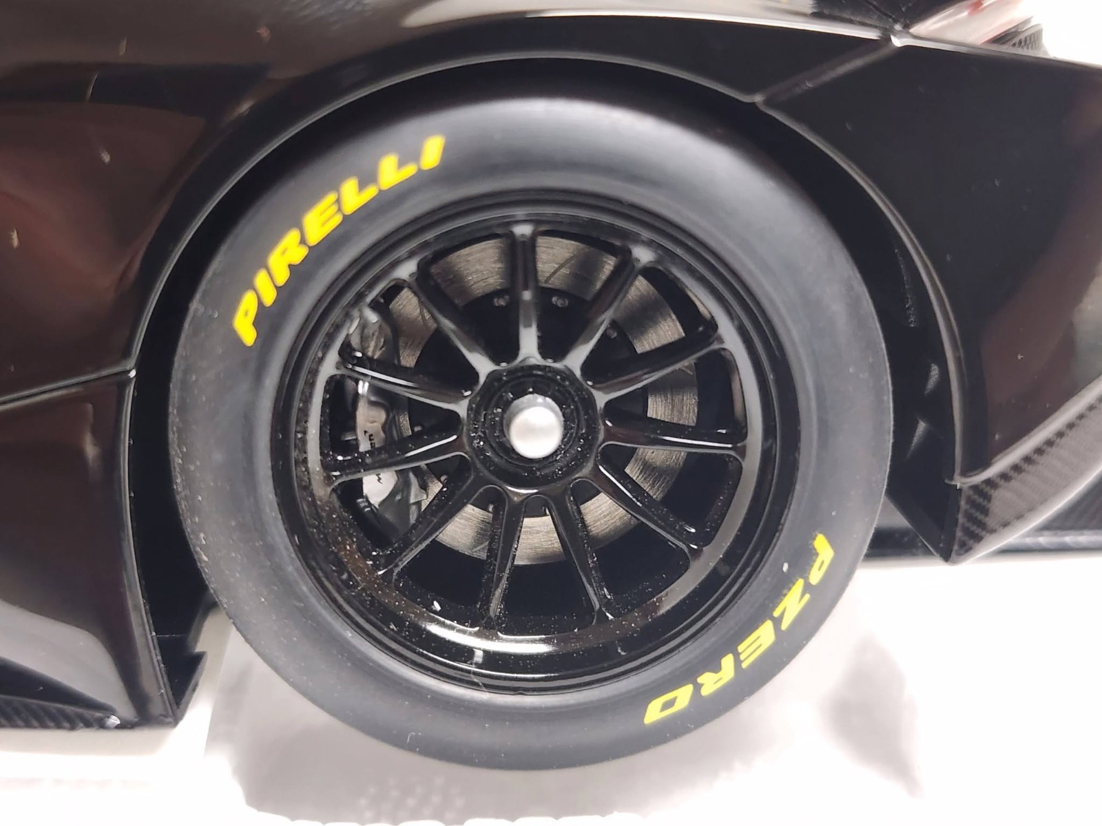 AUTOart – 1/18 die cast: McLaren 720S GT3, gloss black