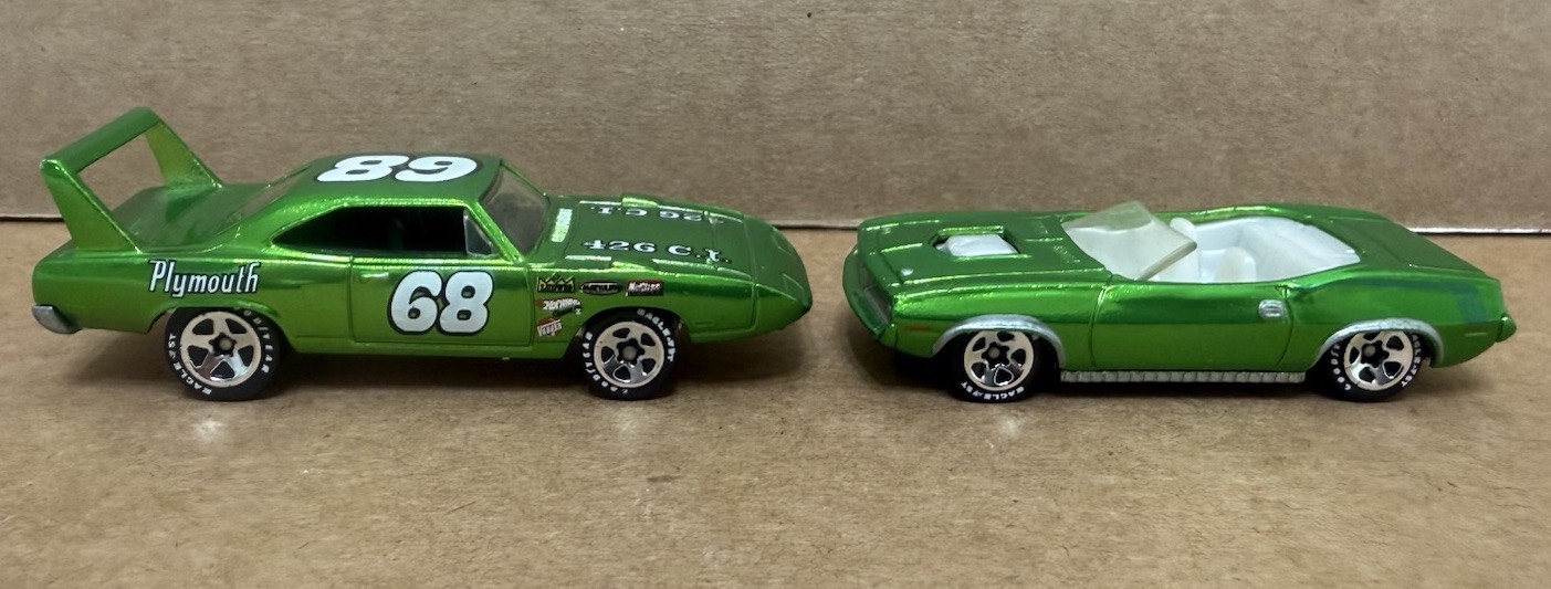 Hot Wheels Classics Series 3, 70 Plymouth Superbird & 70 Barracuda