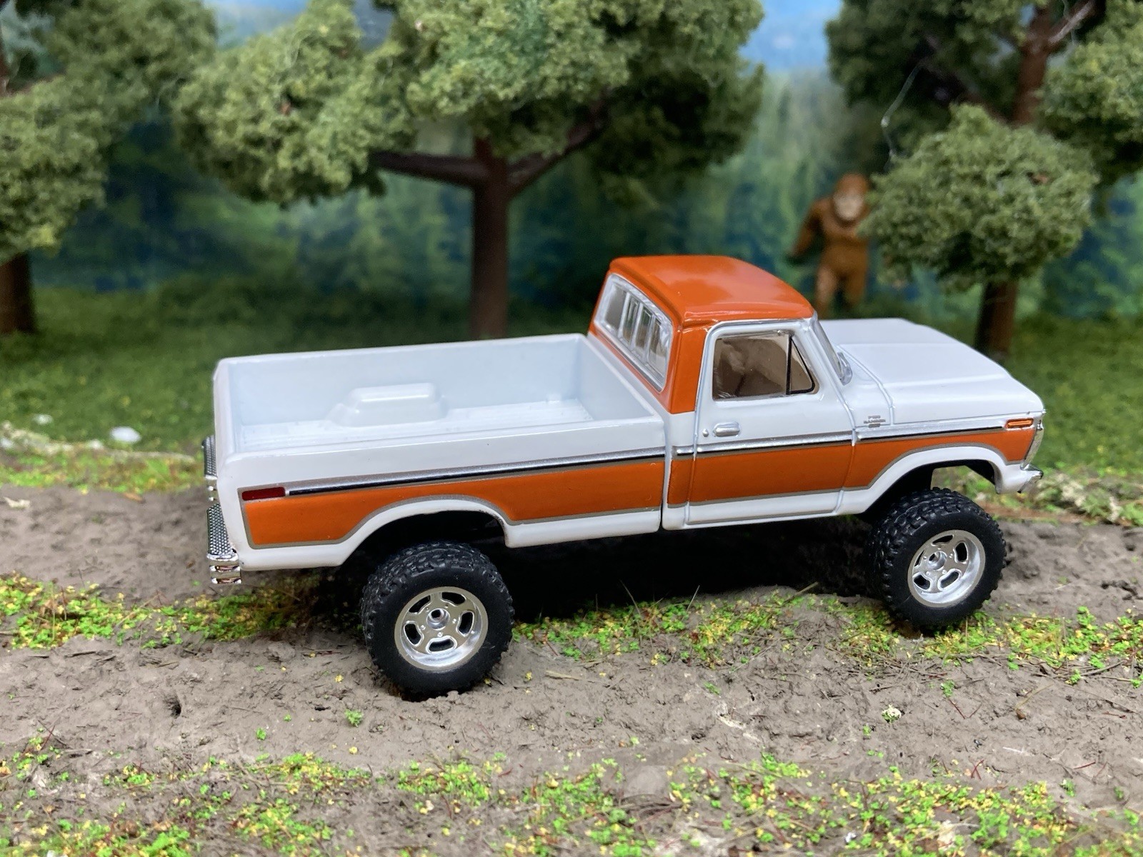 1977 Ford F-150 Ranger Explorer Lifted 4×4 Truck 1/64 Diecast Custom Greenlight