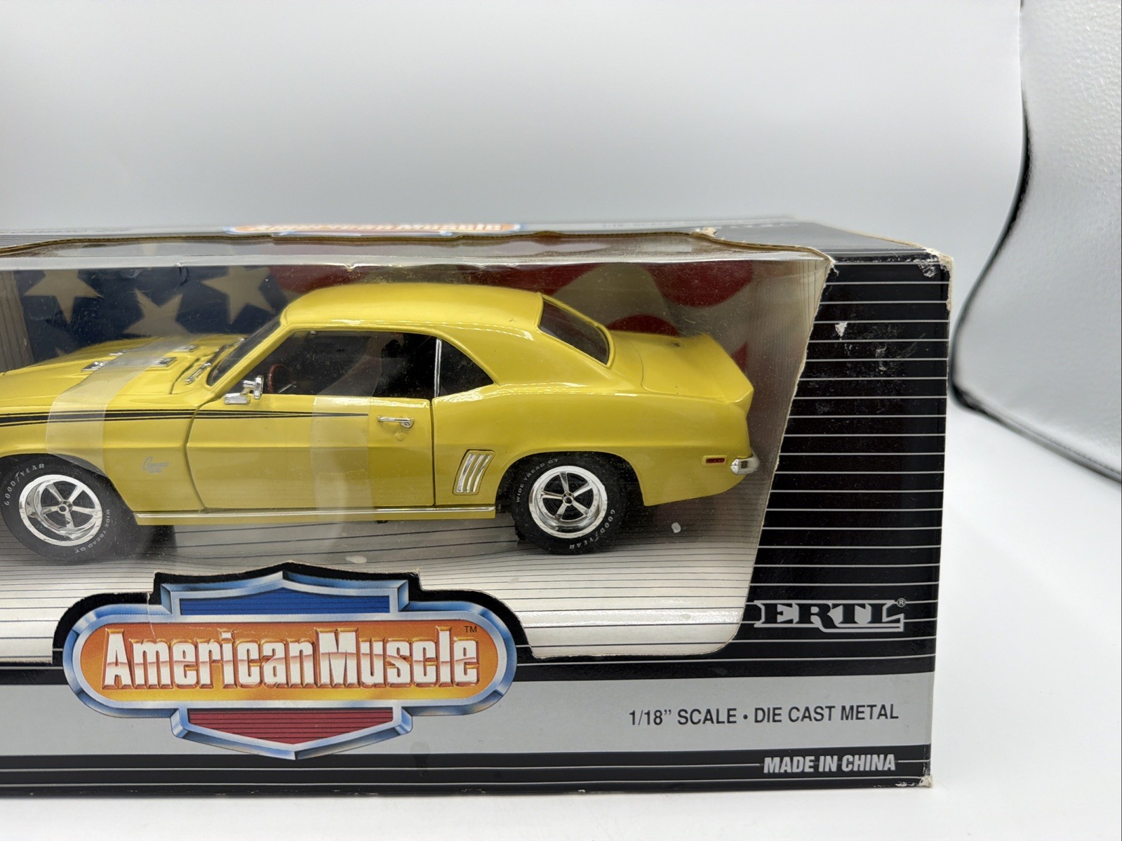 ERTL American Muscle 1969 Chevrolet Camaro Z/28 1:18 Die-Cast Collector’s Ed
