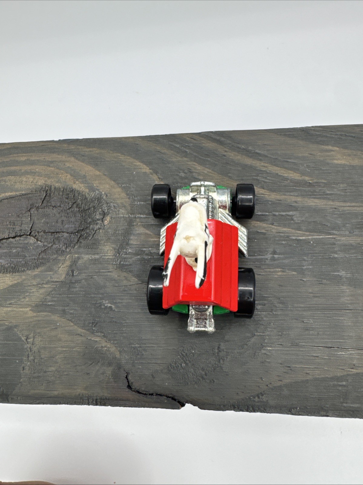 2016 Hot Wheels Screen Time Peanuts Snoopy Dog House Red Baron w/OH5 Spoke 1:64