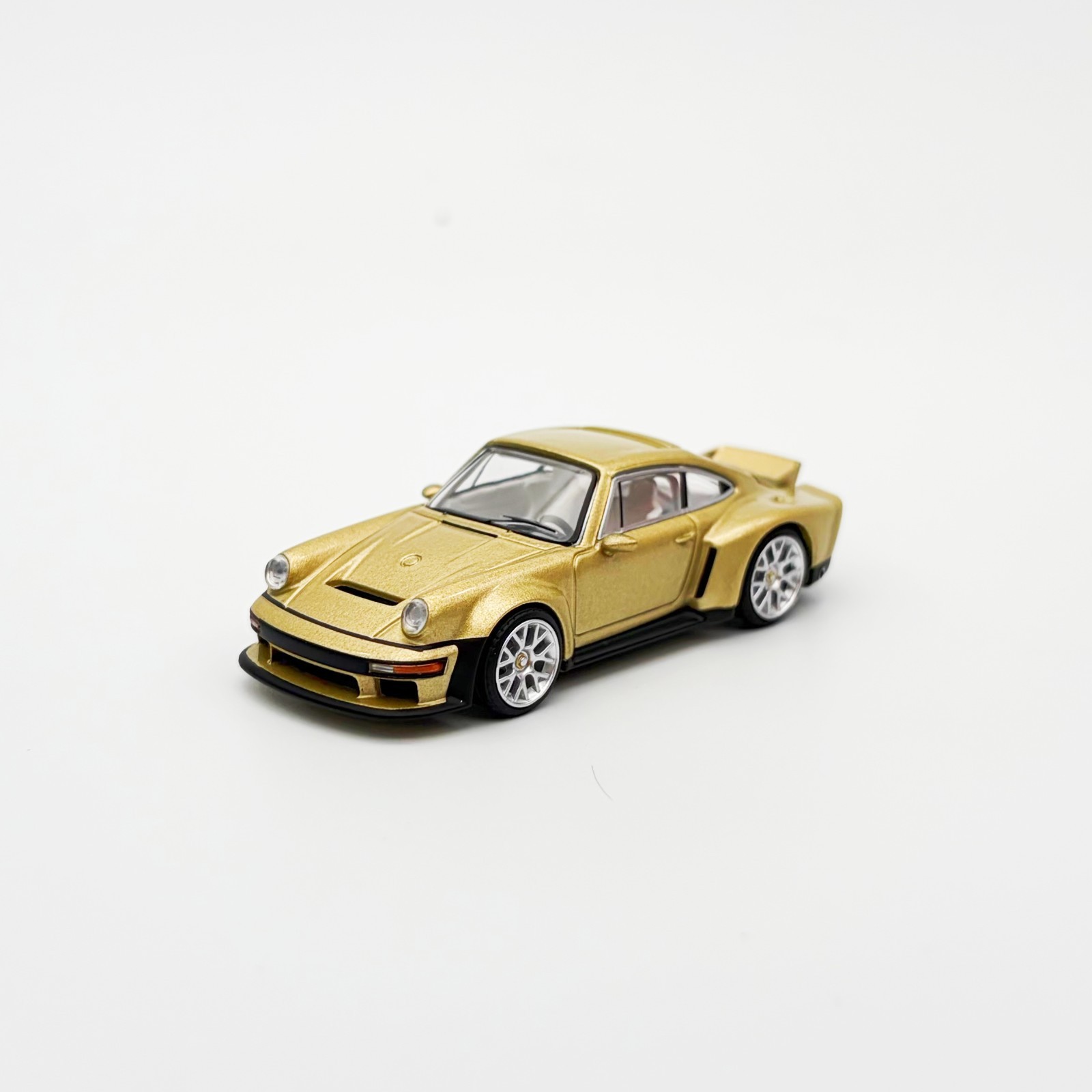 Pop Race 1:64 Porsche Singer DLS Turbo Gold #132
