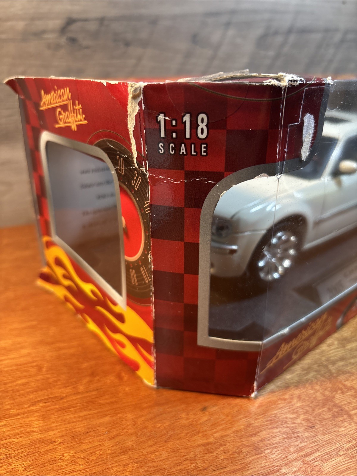 Motor Max American Graffiti 2005 Chrysler 300C Hemi 1:18 Diecast White READ