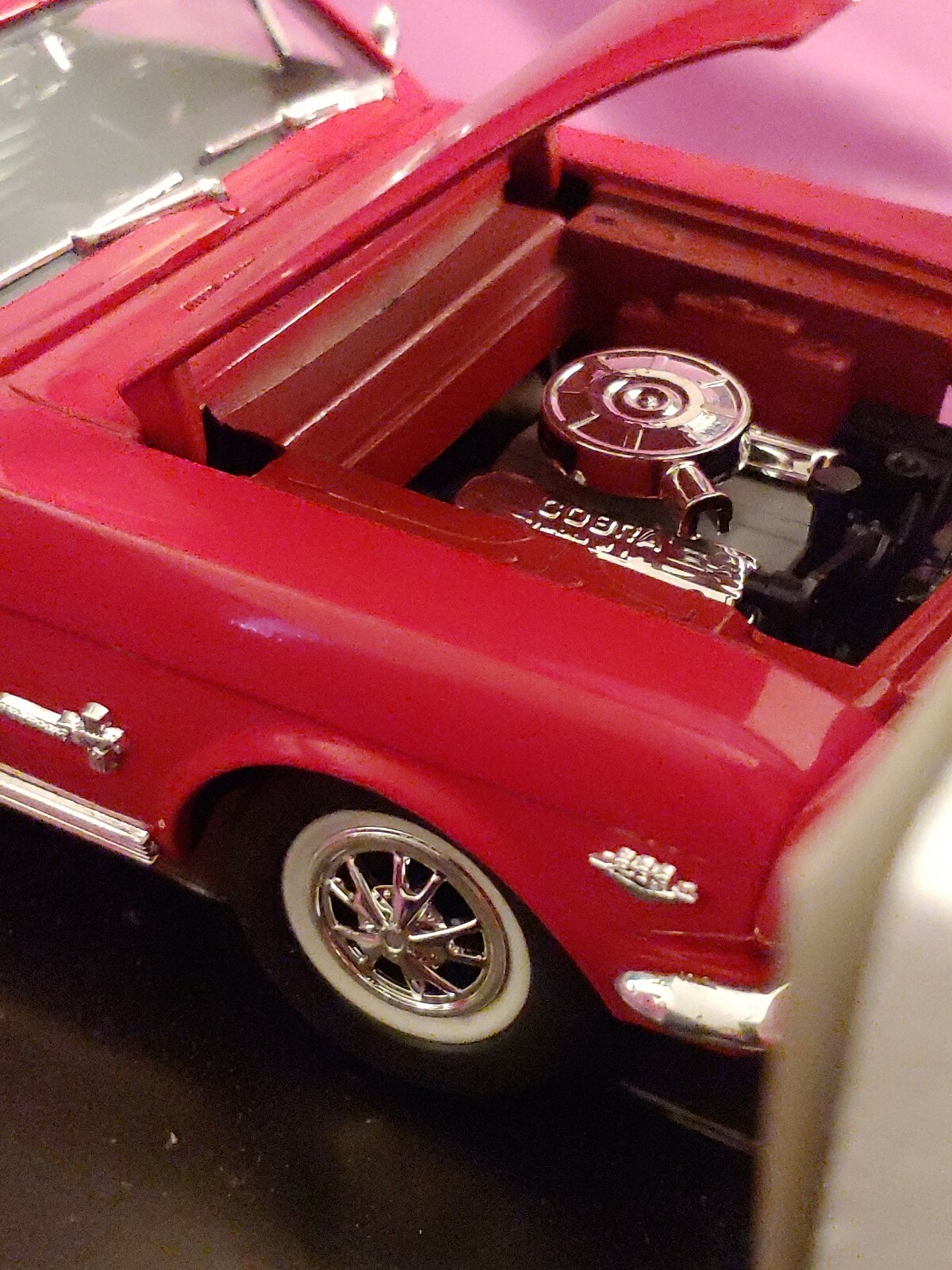 GORGEOUS 1:18 FORD MUSTANG 1964 1/2 CRIMSON RED W/ OWNERS MANUAL, FEATURES OPEN!