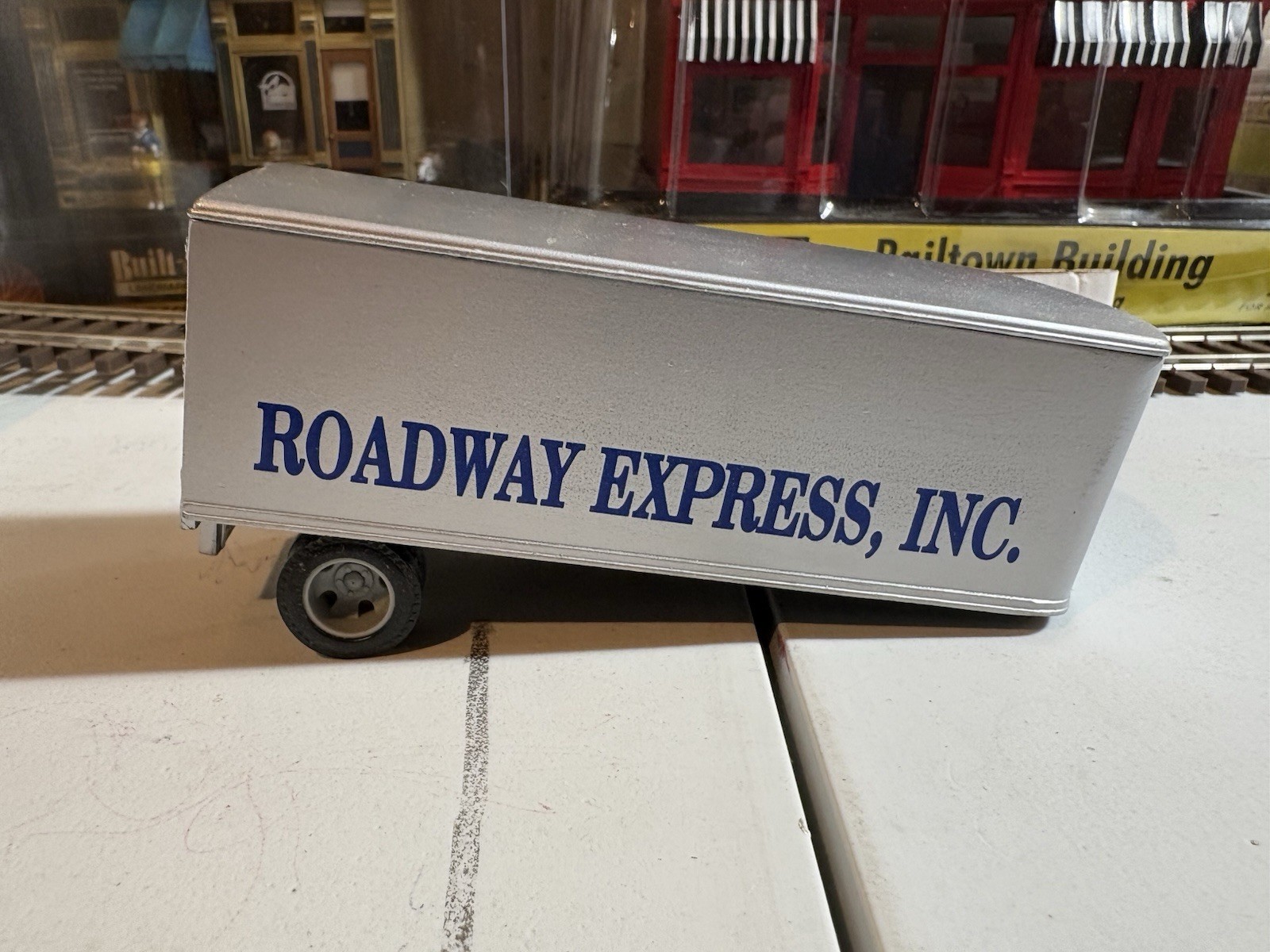 ERTL Roadway Express Trailer 1:43 Diecast #B228UO 1994 Chevy Licensed NIB