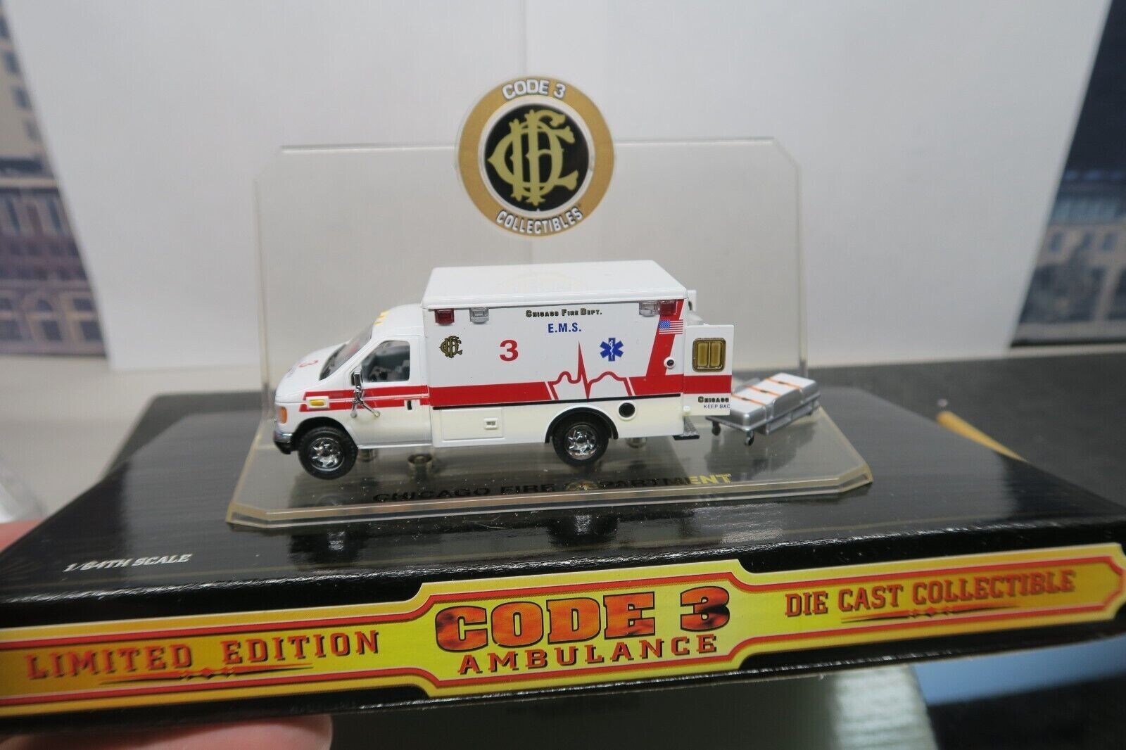 CODE 3 EMS CHICAGO FIRE DEPT FORD E 350 AMBULANCE #12056 LIMITED EDITION 1:64