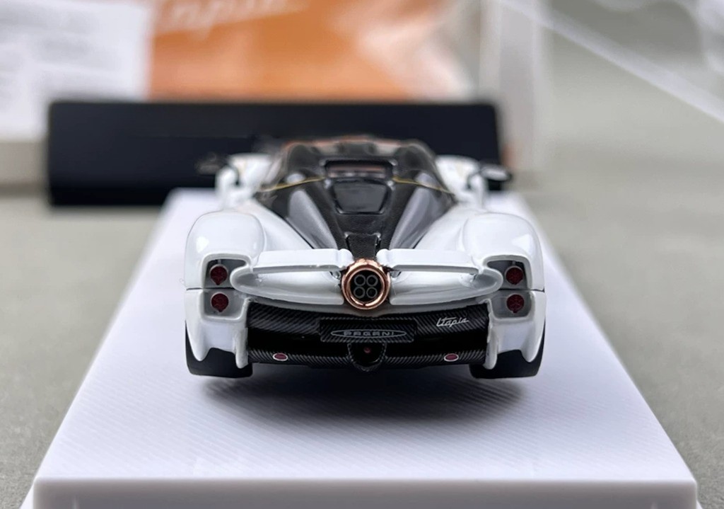 CM 1:64 White Utopia Racing Sports Model Diecast Metal Car