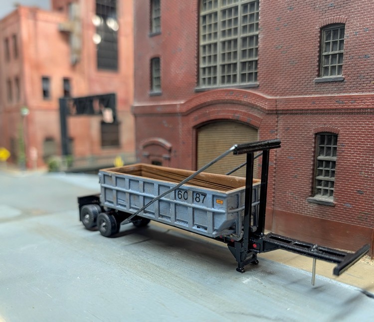 Custom Built 1/87 HO Scale Roll Off Semi Trailer & Dumpster. 3D Printed Models.