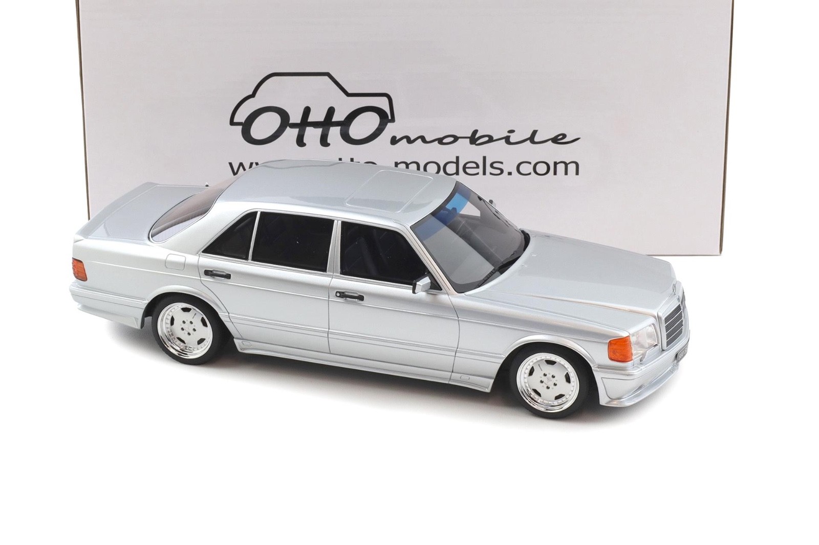 Otto 1989 Mercedes-Benz 560 6.0L SEL AMG W126 Brilliant Silver 1:18 OT1251