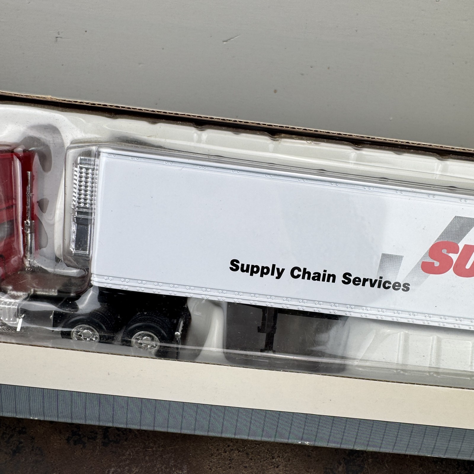 SpecCast SUPERVALU International 8600 Truck w/ Trailer 1:64 #34536