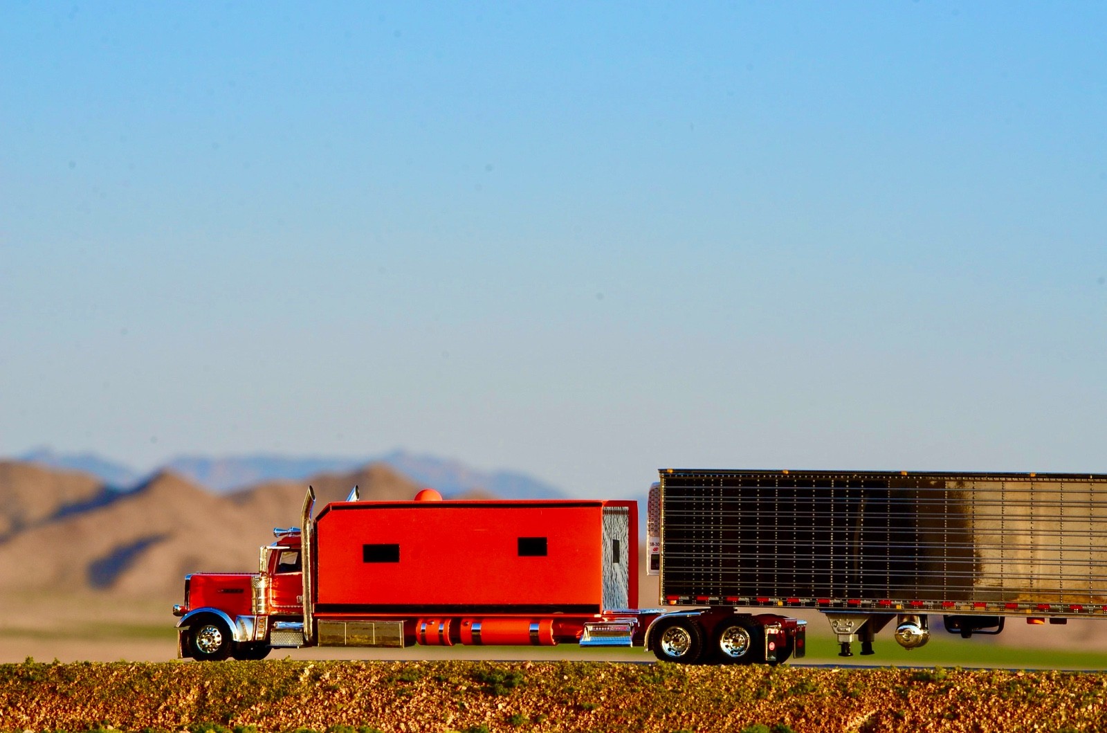 1/64 DCP Peterbilt Pride & Class with Huge Sleeper ** Custom Built **