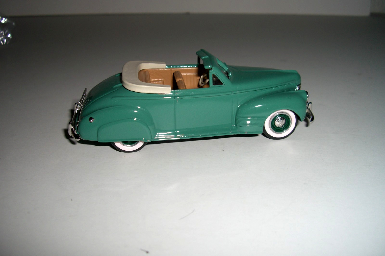 1941 Chevrolet Convertible NOS White Metal Model Car #105/350 by Durham Classics
