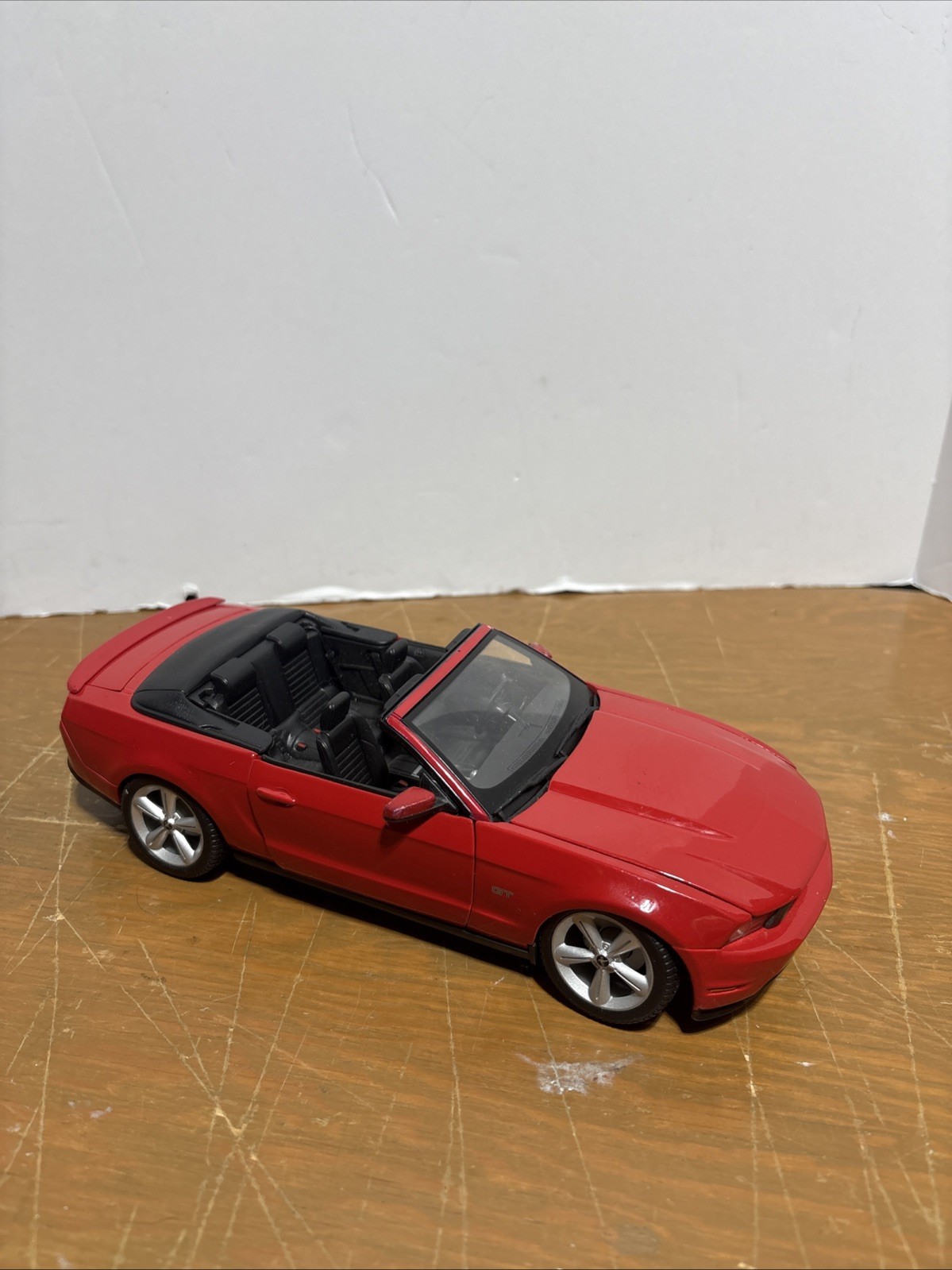 Maisto 2010 Ford Mustang GT Convertible Red 1:18 Scale Die-Cast , No Box