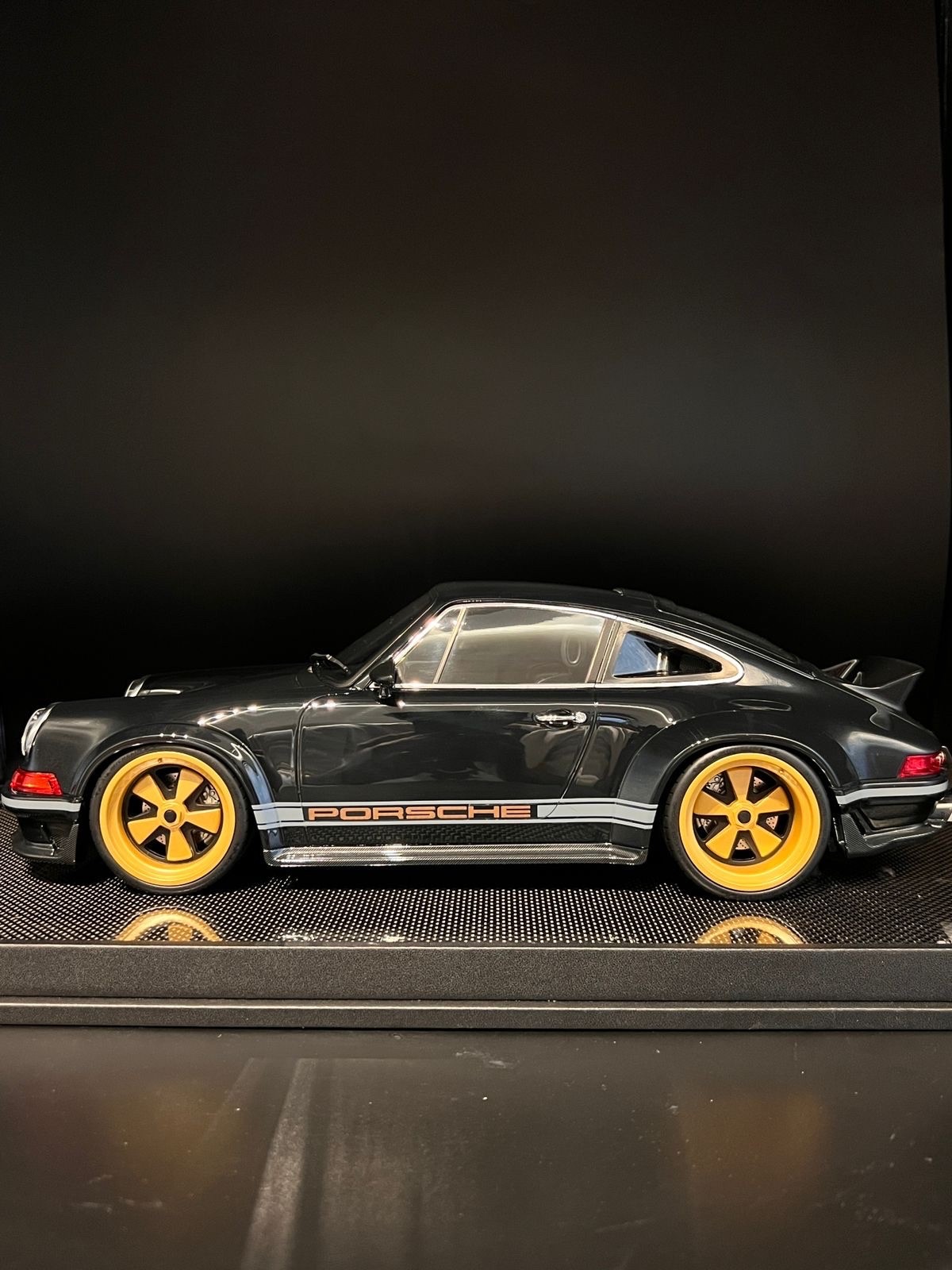 Porsche 911 Singer DLS (Black) [IVY Model] 1:12 scale