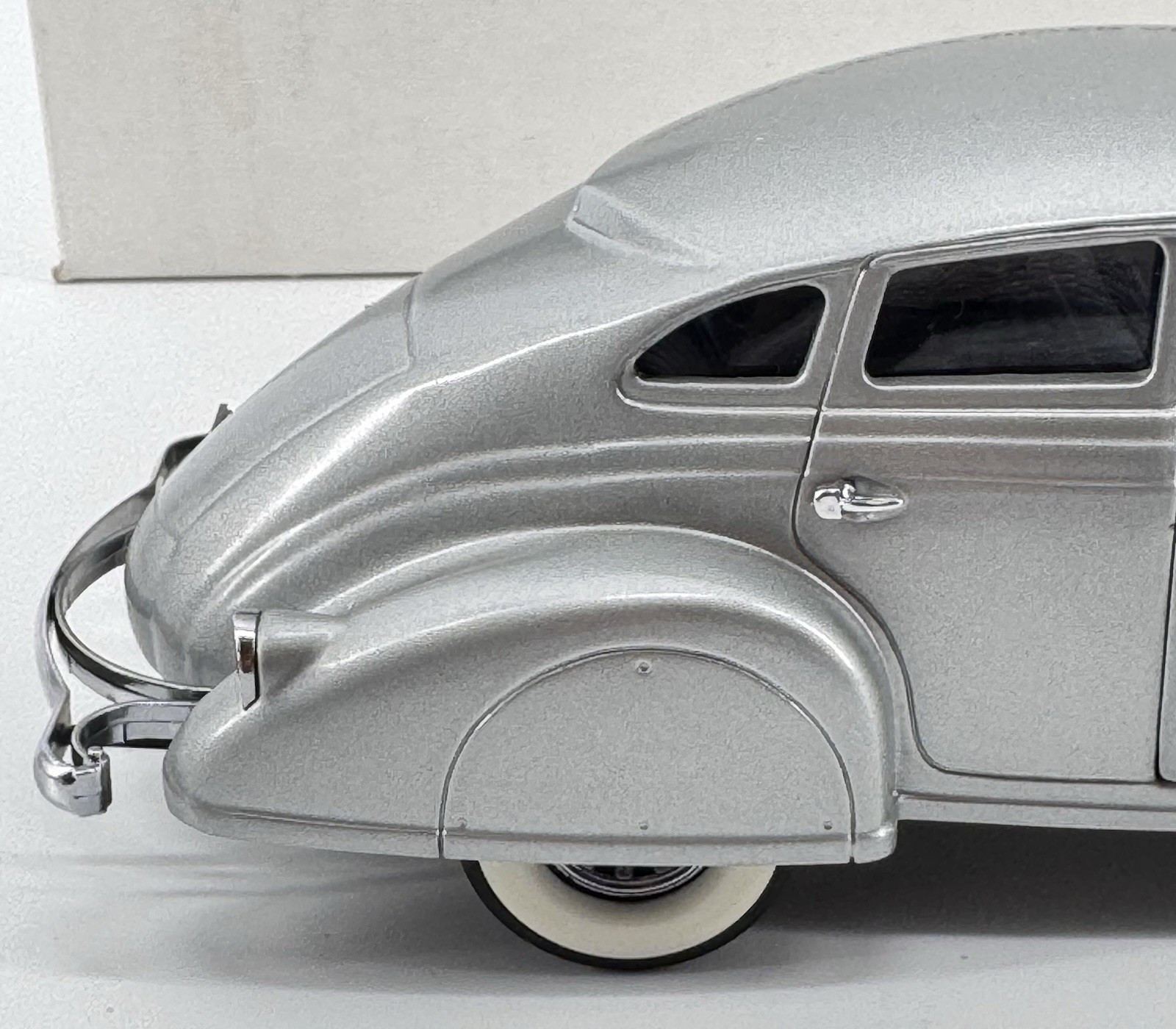 Danbury Mint 1933 Pierce Silver Arrow 1:24 Scale Diecast Metal Luxury Model Car
