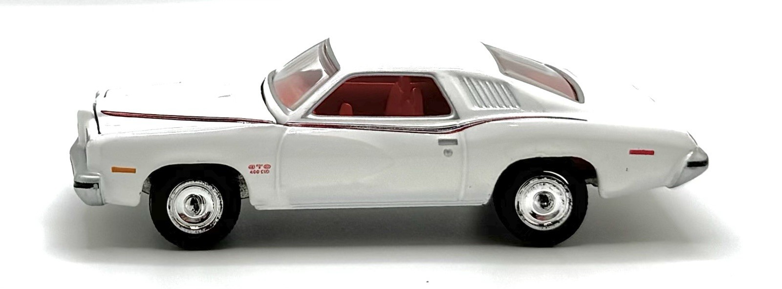 1973 Pontiac GTO 400 ci V8 – Cameo White – 1/64 “S” Scale – Third Gen. – A Body