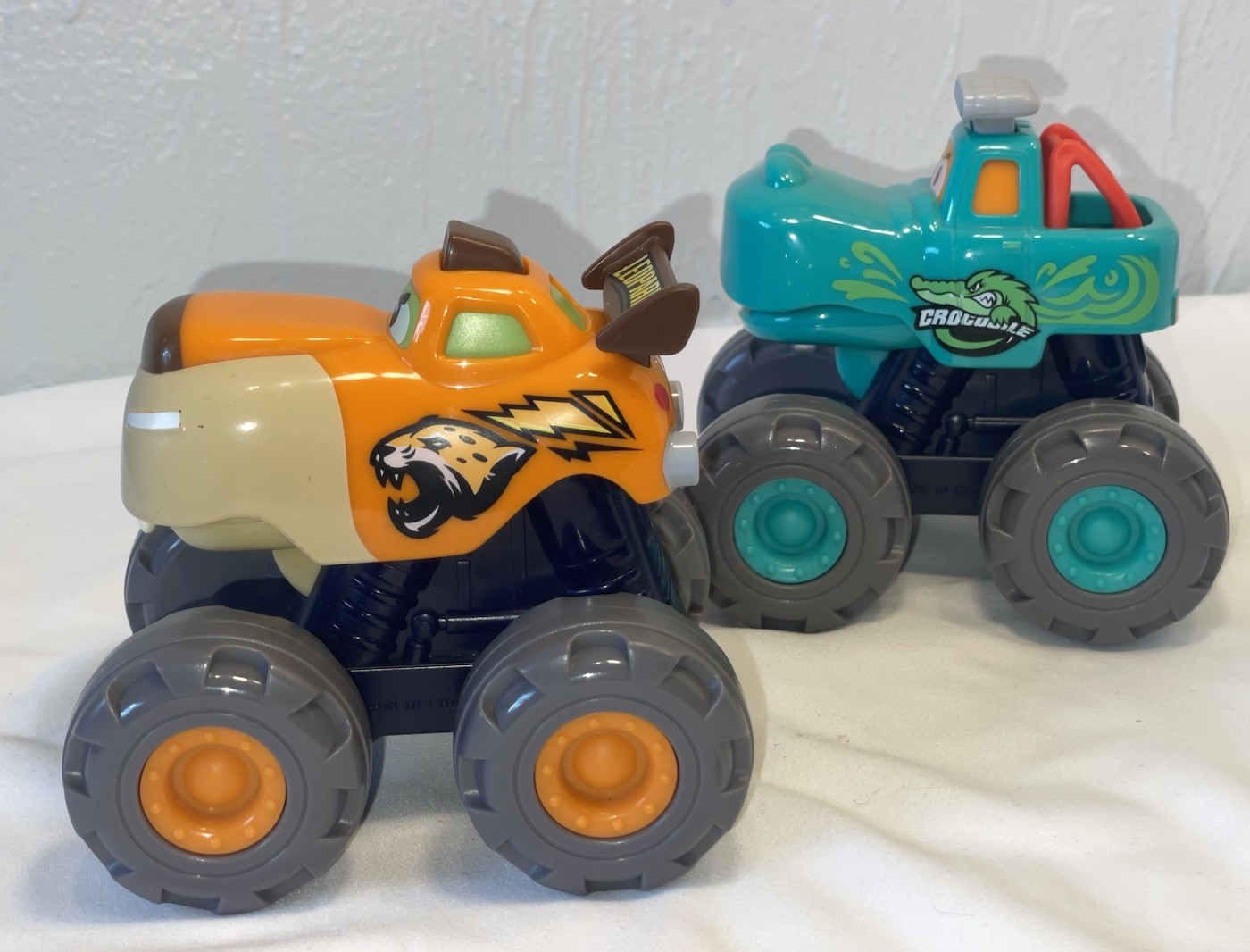 2 Animal Monster Trucks Pull Back Cars Push Button Crocodile Leopard