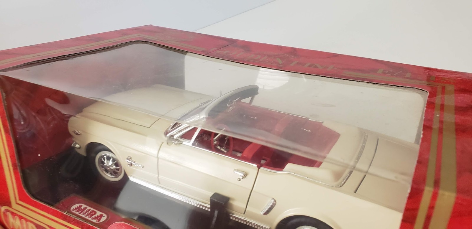 MIRA Golden Line 1:18 Die Cast 1964 ½ Ford Mustang Red Coupe White Convertible 2