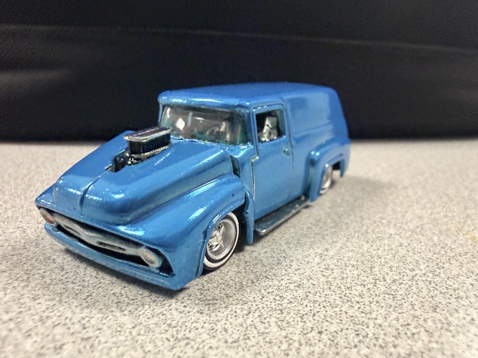 Hot Wheels ’56 Ford Custom, Blue Metalic Paint, on 3D printed lowrider wheels
