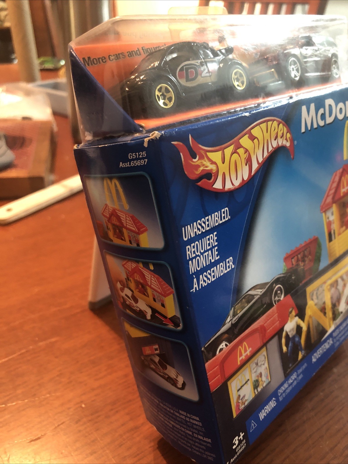 Hot Wheels McDonald’s Drive-Thru Sto & Go Playset VW Volkswagen Beetle Boom Box