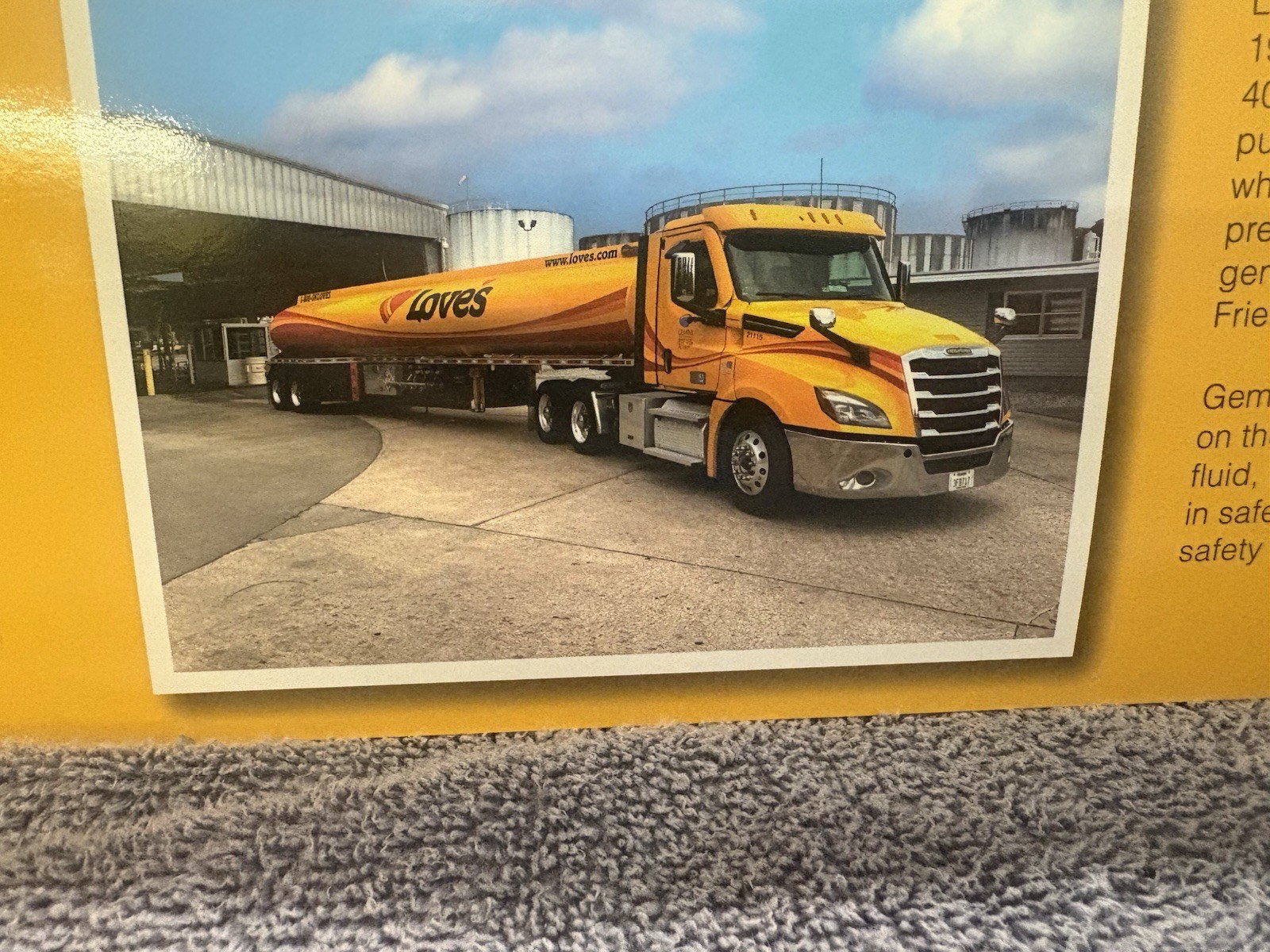 1:50 Diecast Fuel Tanker