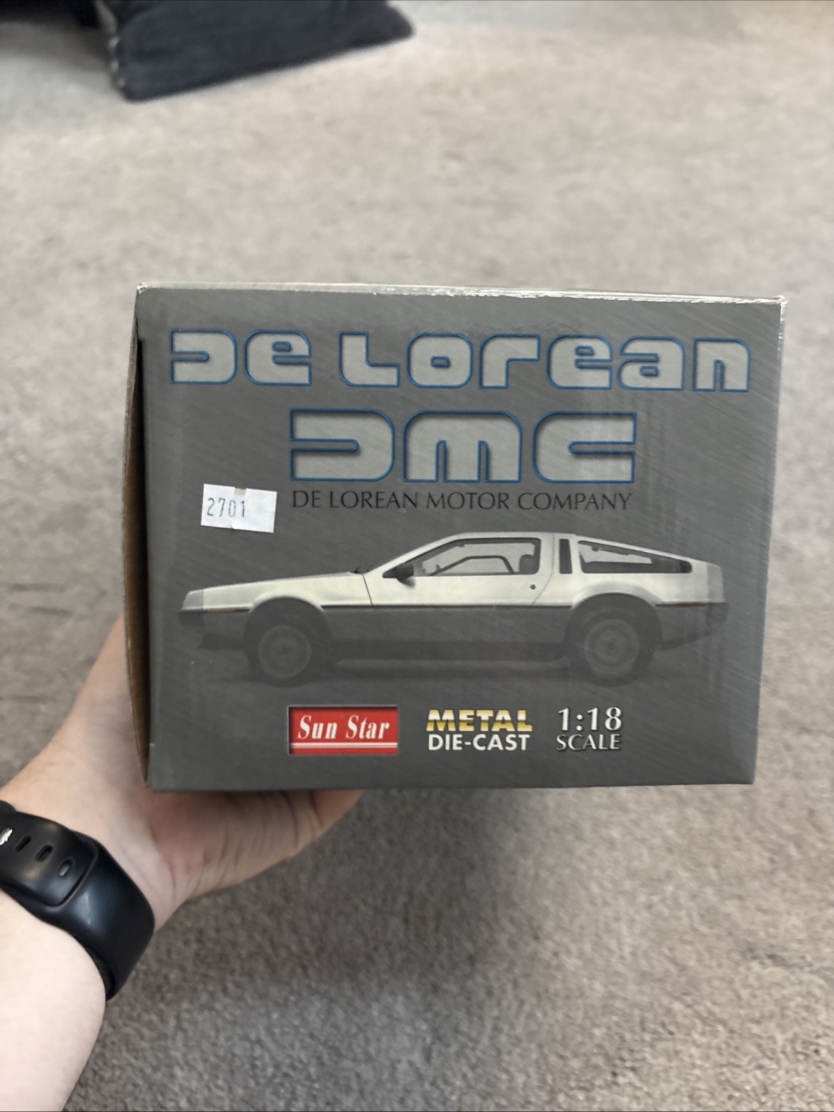 Sun Star 1:18 1981 DeLorean Diecast Car Silver Model 2701 Collectible 14+ Years