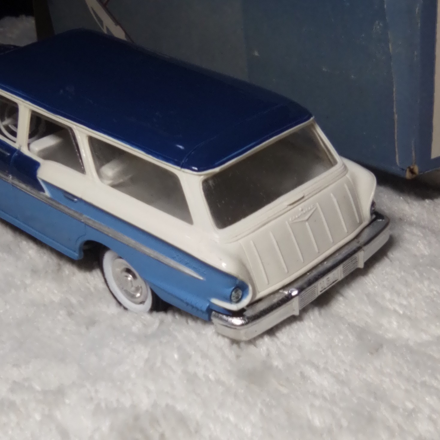 SMP Exact Scale Series 1:43 1958 Chevrolet Station Wagon Diecast Blue/White Box