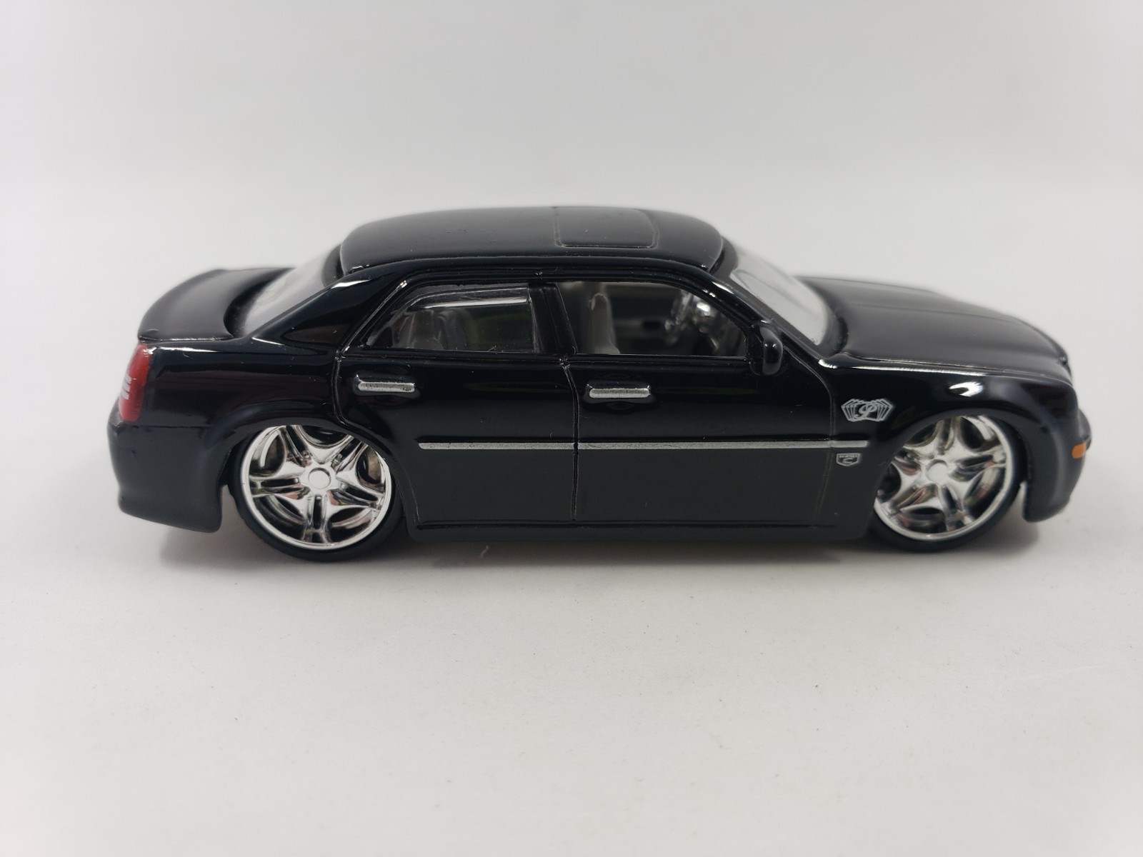 1/64 Maisto Playerz 2005 Chrysler 300C HEMI LOOSE