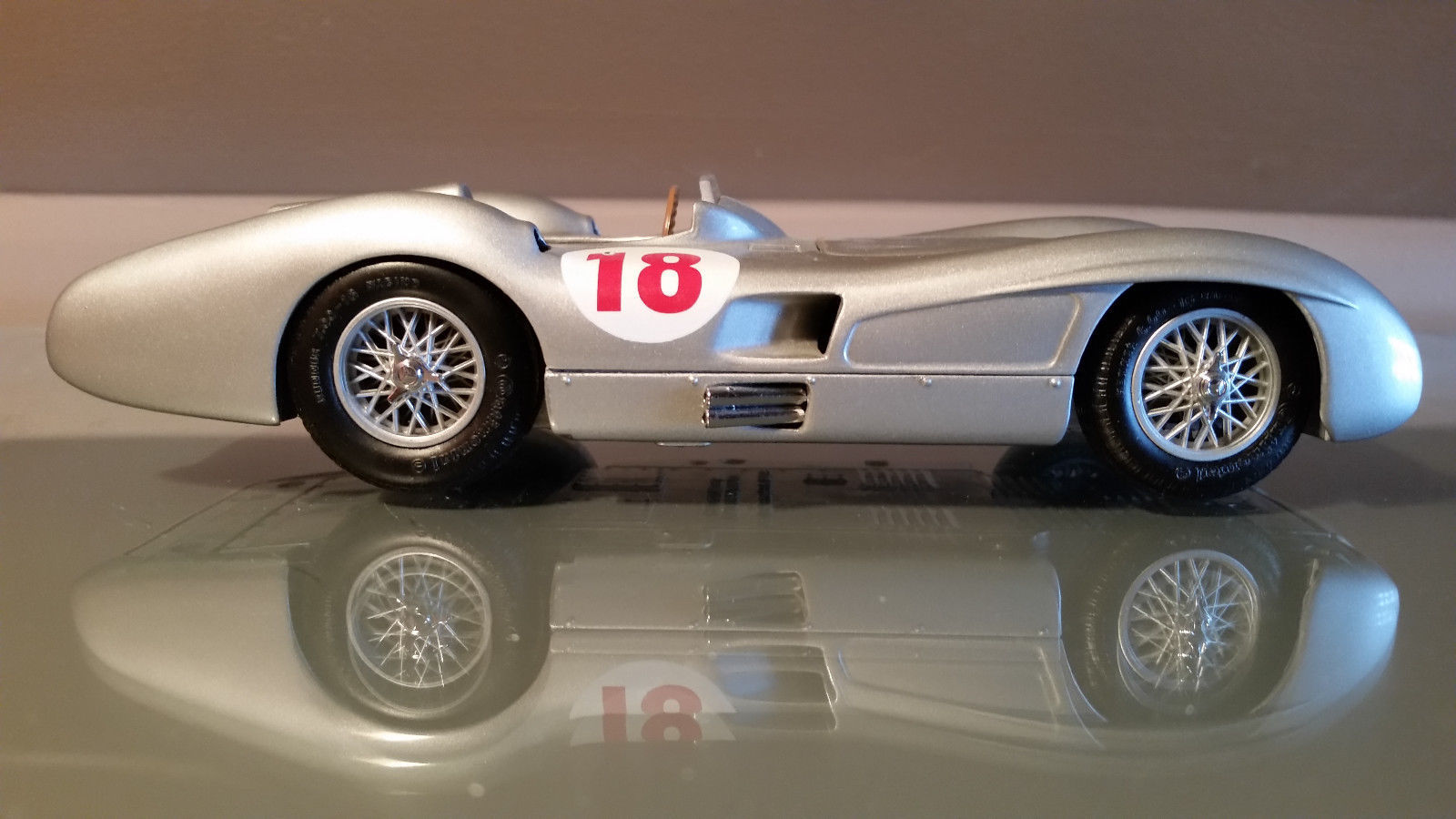 Race Car Classic Custom Concept Hot Rod Le Mans Model Carousel SL 1:24GT1 18