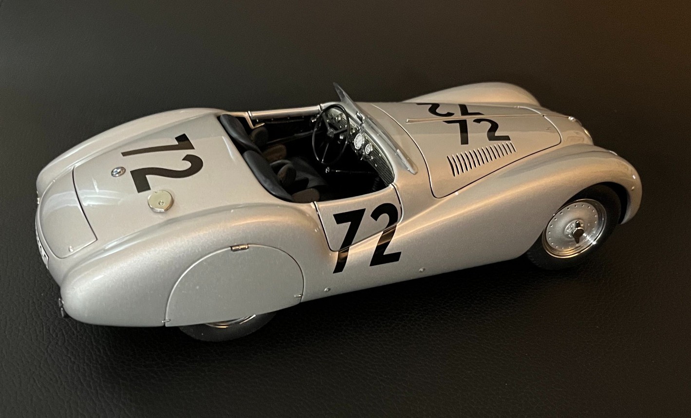 AUTOart BMW 328 Roadster #72 1938 Mille Miglia winner 1/18