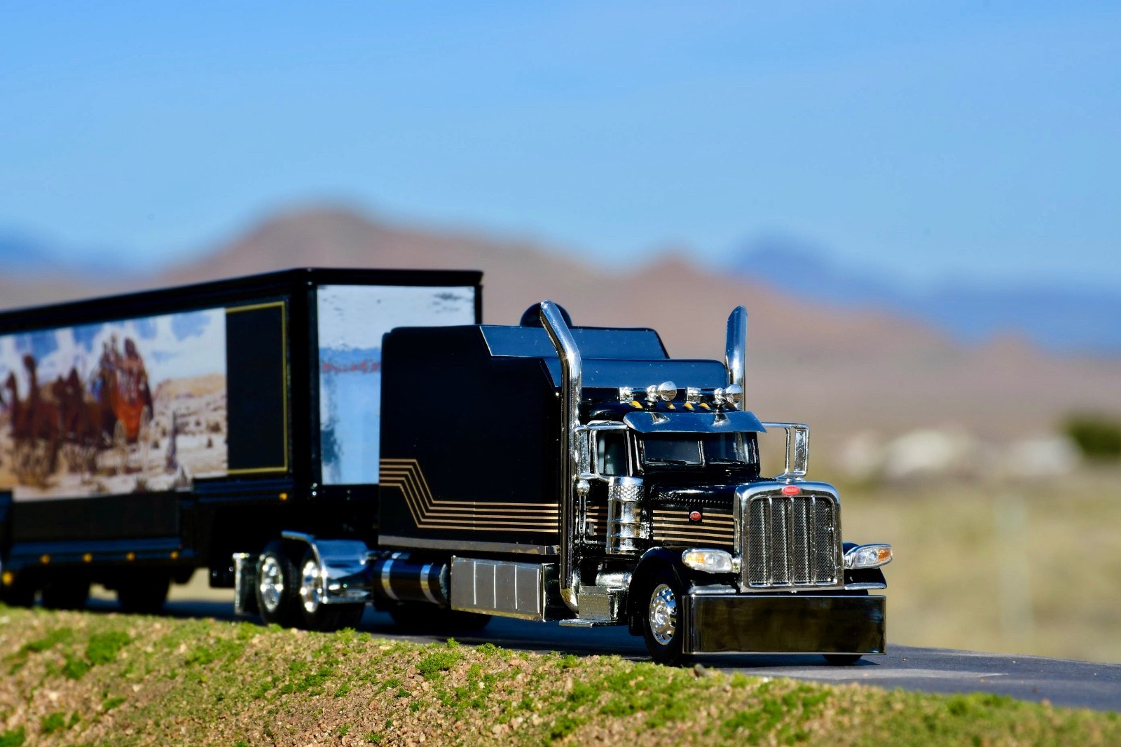 1/64 DCP Smokey and the Bandit Peterbilt 389 with standup custom built sleeper