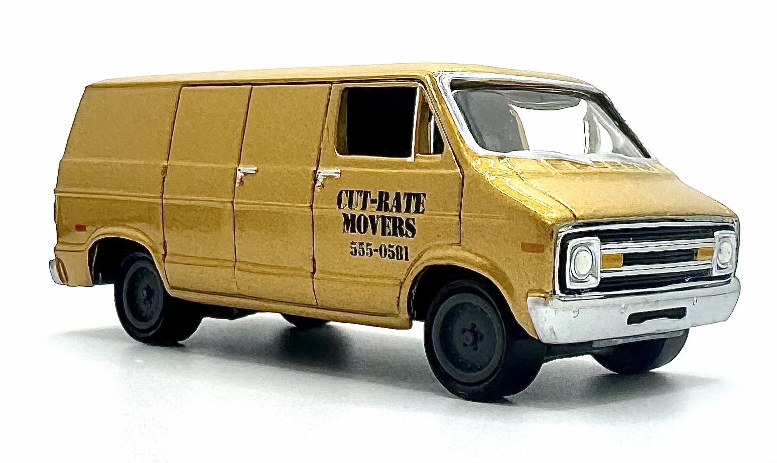 1976 Dodge Ram Van B100 3.7L Moving Van – Light Gold Poly – 1:64 Scale -MOPAR
