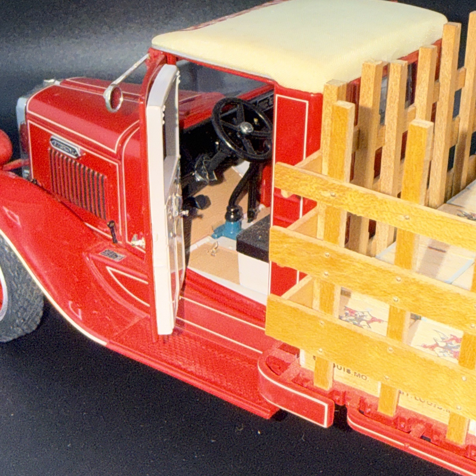 Danbury Mint 1933 Budweiser Delivery Diecast Truck Red 1/24 Anheuser-Busch