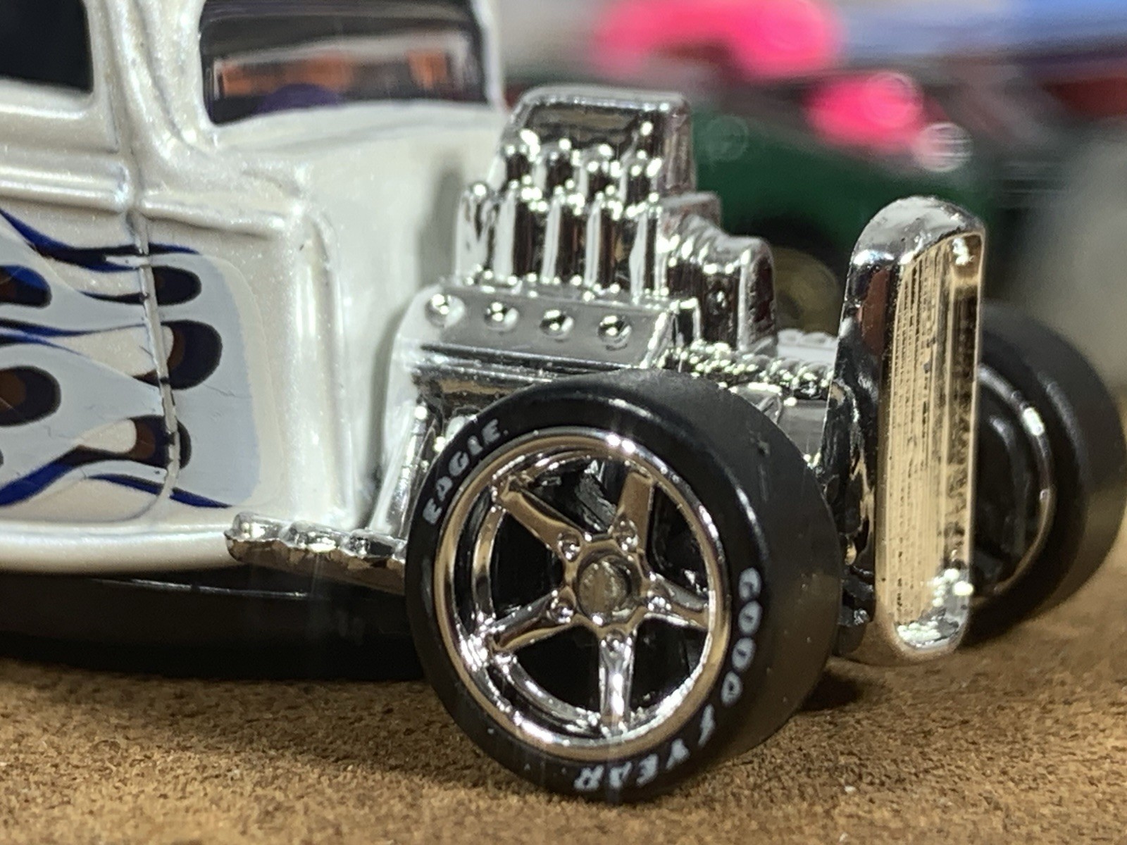 Hot Wheels ’32 Ford Pearl White with Flames Hot Rod Custom Wheel Swap Loose
