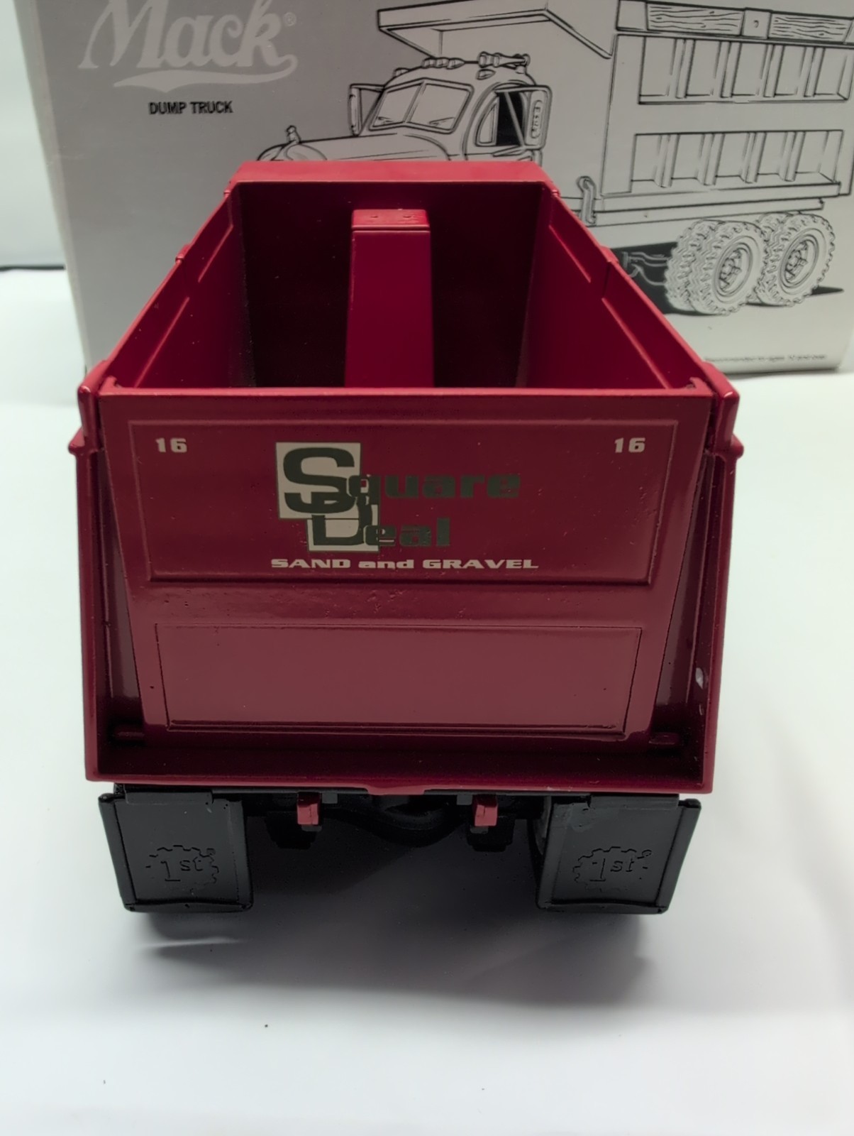 FIRST GEAR 1960 MACK B-61 DUMP TRUCK TANDEM AXLE Square Deal Sand & Gravel 1/34