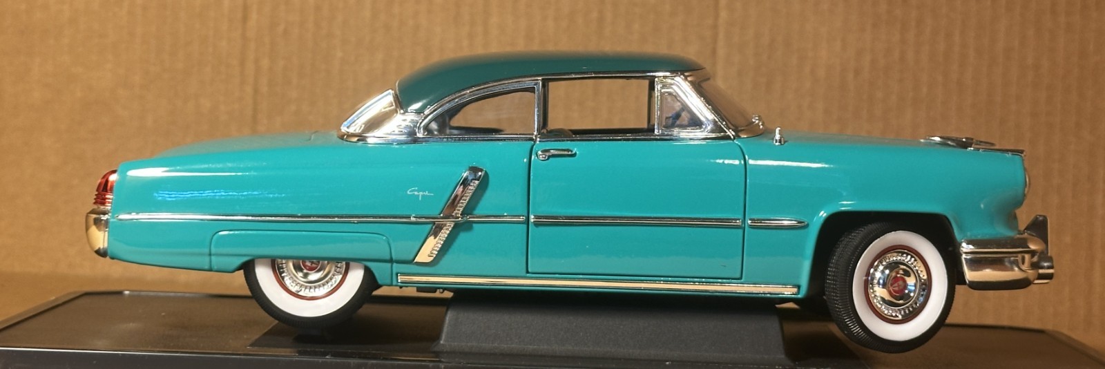 Road Legends, 1/18 Scale, 1952 Lincoln Capri Coupe, Two Tone Green, Beautiful