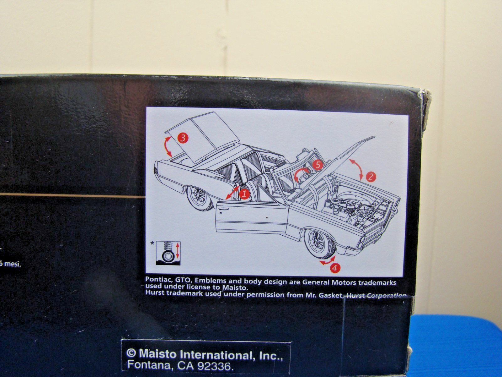Maisto Special Edition 1965 Pontiac GTO Convertible Hurst Edition Iris Mist