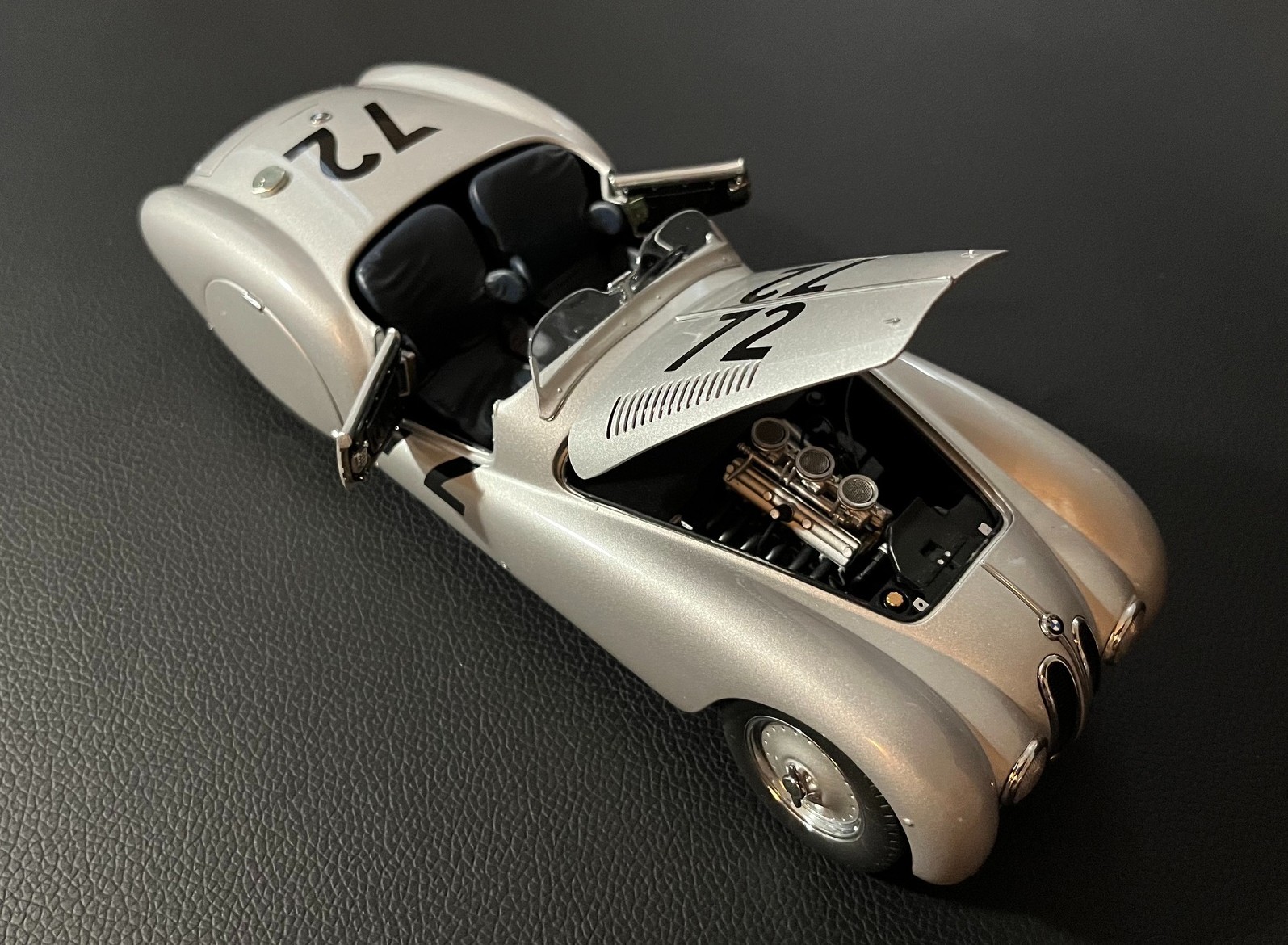 AUTOart BMW 328 Roadster #72 1938 Mille Miglia winner 1/18