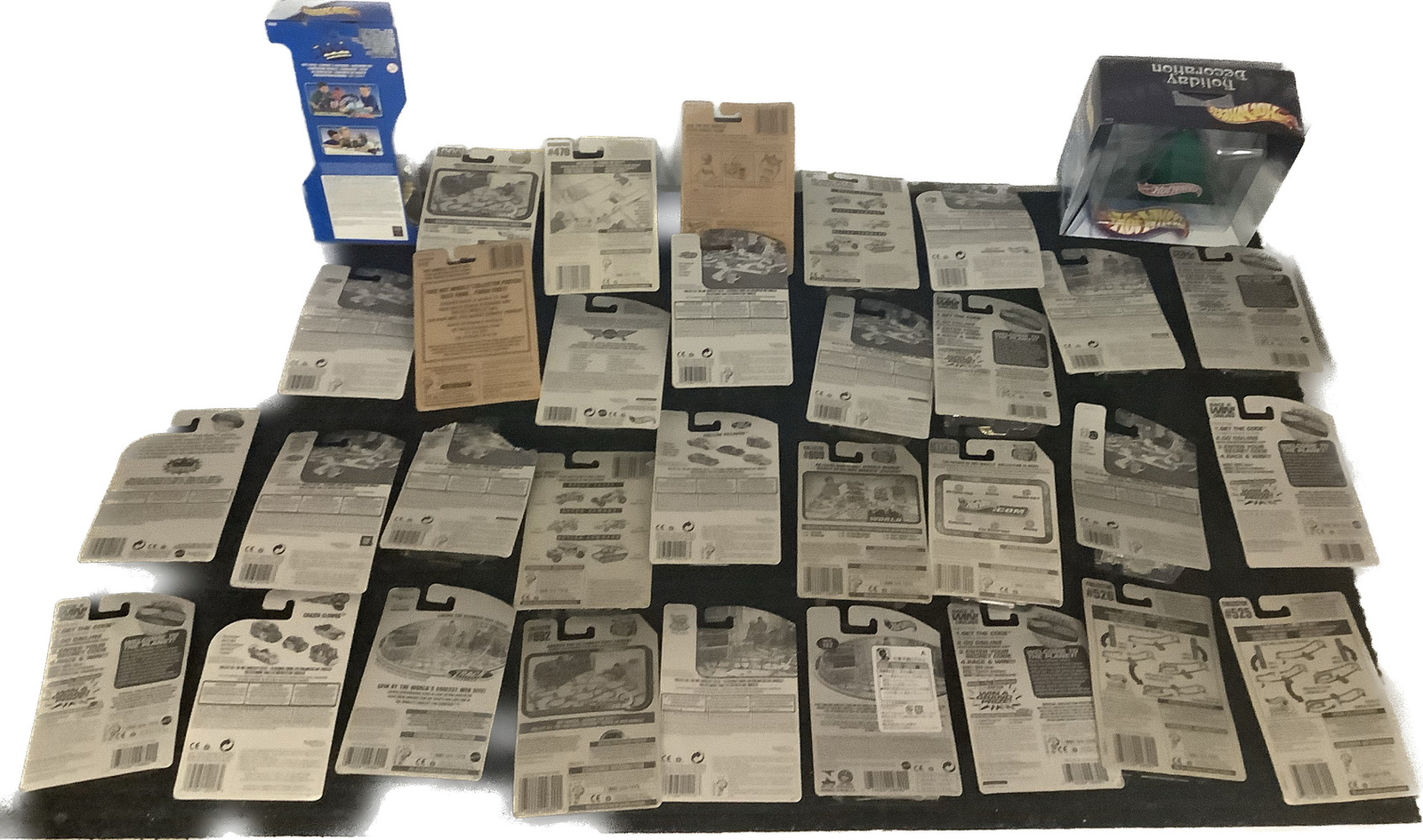 Hot Wheels Bundle – Set of 33 Assorted Cars – (PLEASE SEE PHOTOS) (9250618)